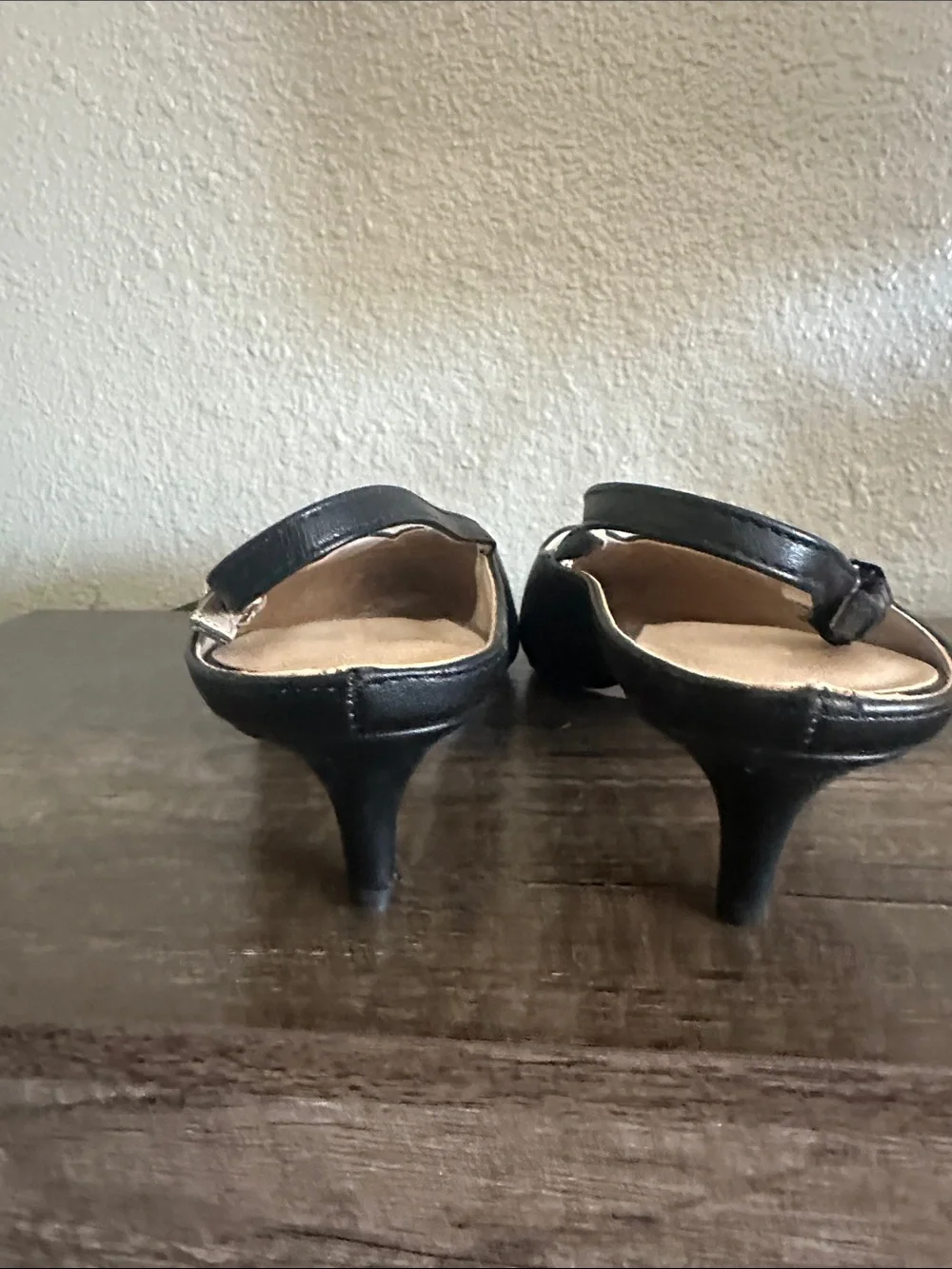 Banana Republic Black Pointed-Toe Slingback Kitten Heel